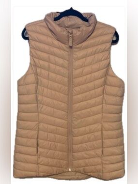 Old Navy Moon Mist Active Packable Narrow Channel vest in women’s Large (tall)